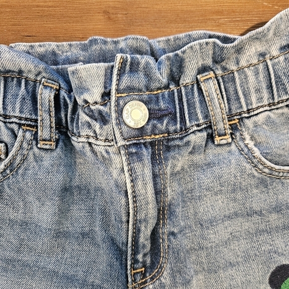 GAP DISNEY GIRL'S JUST LIKE MOM SHORT DENIM EMBROIDERED SIZE 5 YEARS - Picture 8 of 10